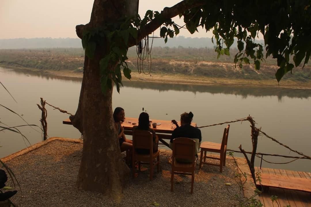 Happy Lemon Tree Lodge Sauraha Luaran gambar