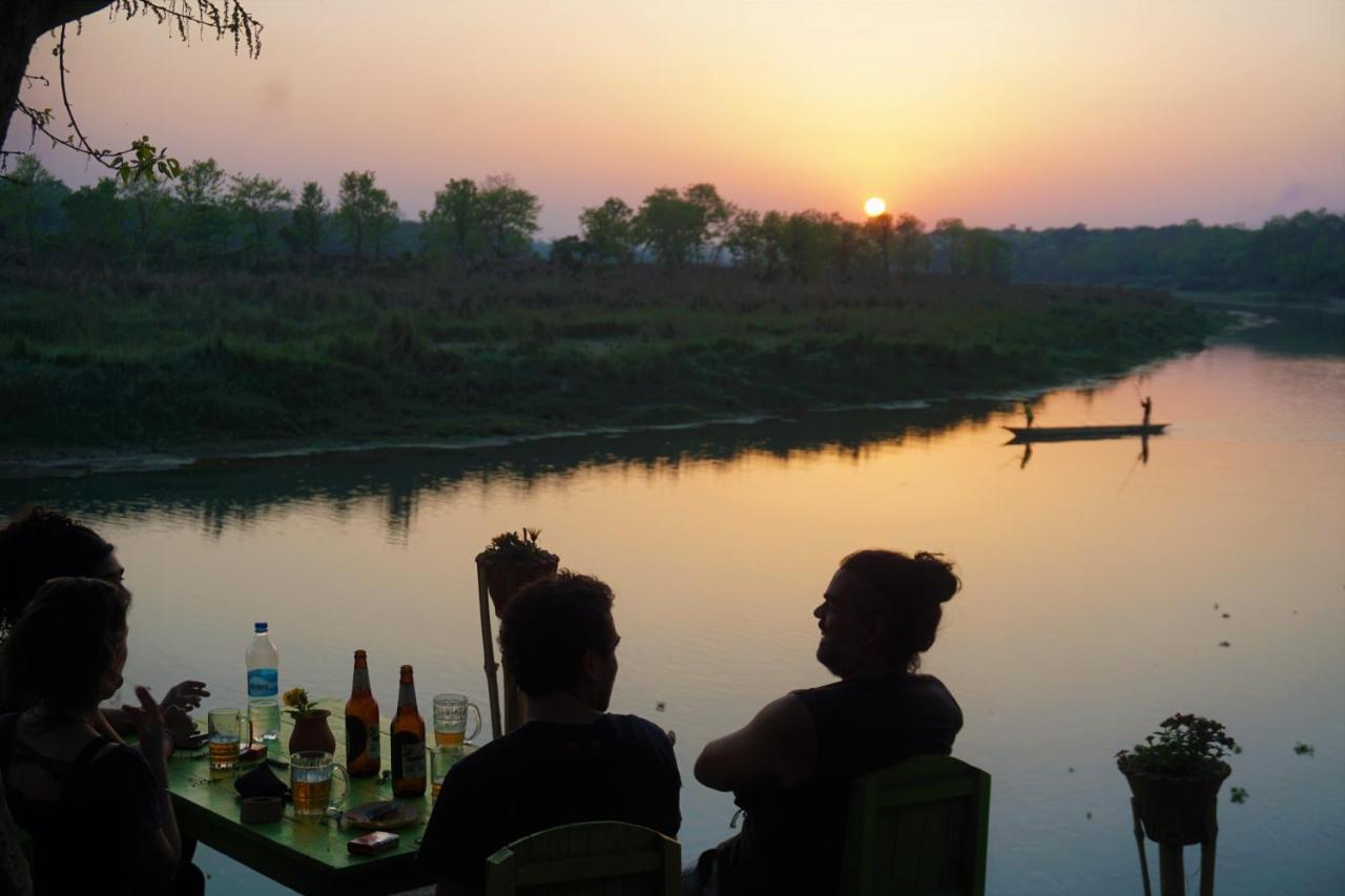 Happy Lemon Tree Lodge Sauraha Luaran gambar
